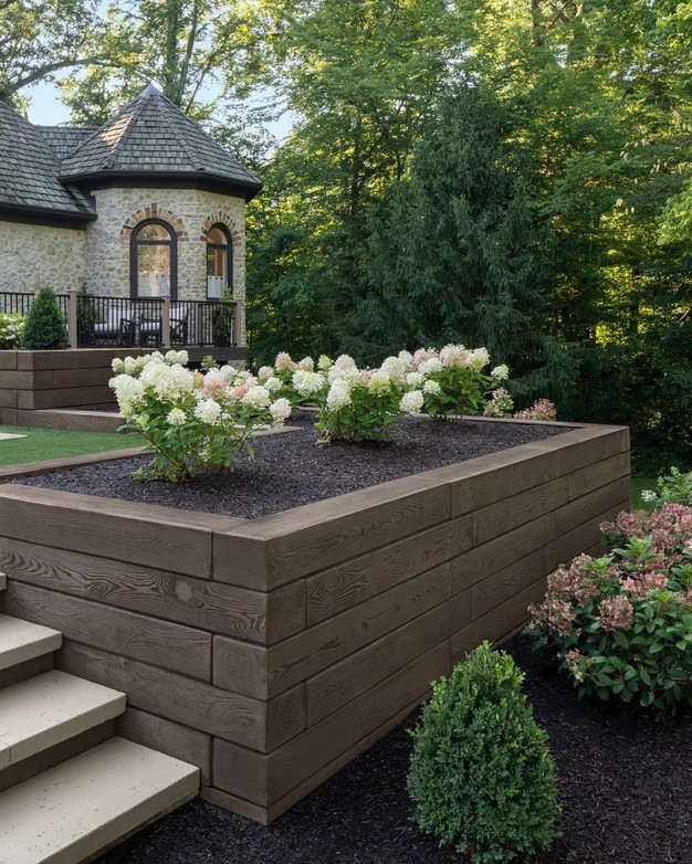 Hardscaping retaining wall design and construction by Bollman Landscape